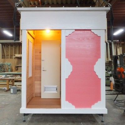 快適トイレ「コンラットW2（2.0m×2.0m）」　現場事務所に設置