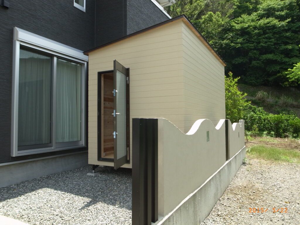 和歌山県にて自宅庭に休憩スペースとして「デミックモンガー」を設置
