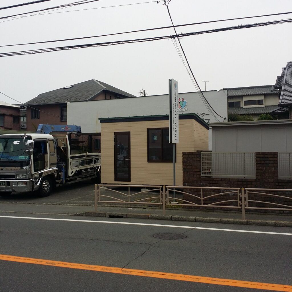 神奈川県小田原市にてデミック4型を店舗兼事務所として設置